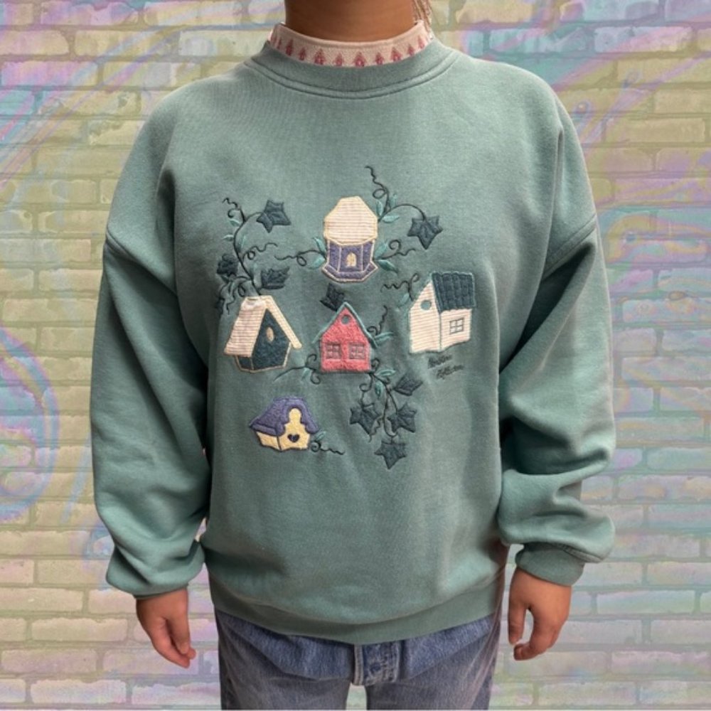 [SOLD] Vintage 90s Northern Treasures Embroidered Double-Layered Collar Crew